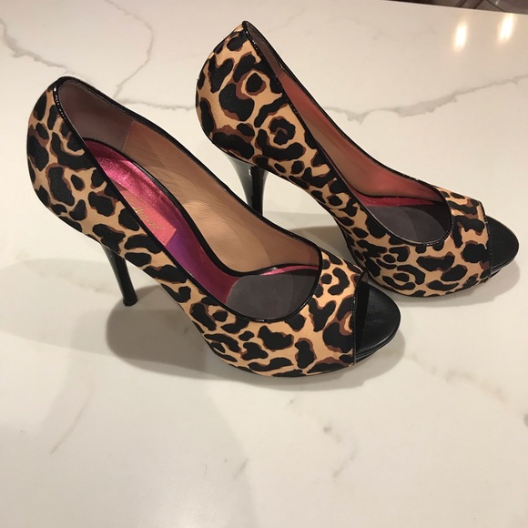 Betsy Johnson leapord heels - Picture 2 of 7
